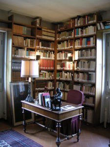 450px-Primo_piano,_biblioteca_02