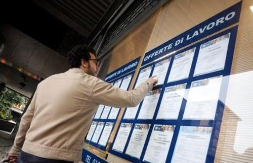 Offerte di lavoro Offerte di Lavoro di Ricerca Personale e annunci di Corsi e Franchising: effettua una ricerca e trova il lavoro su misura per te! Offerte di lavoro classificate per Settore, Area Funzionale, Provincia, Regione Cerca lavoro per: Il motore di ricerca troverà gli annunci di lavoro che conterranno una o tutte le parole chiave inserite.
